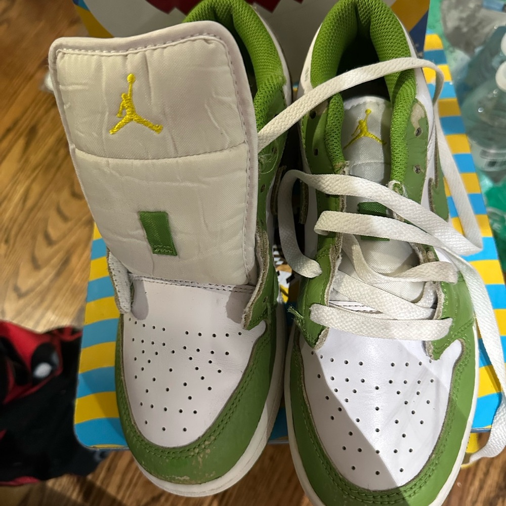 Nike Kids White and Green Sneakers